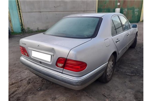 mercedes-benz clase e (bm 210) berlina del año 1999