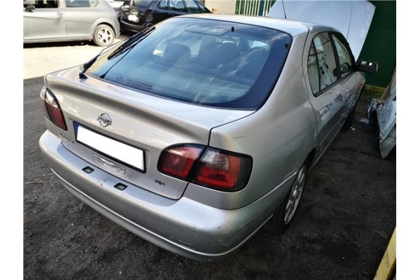 nissan primera berlina (p11) del año 2000