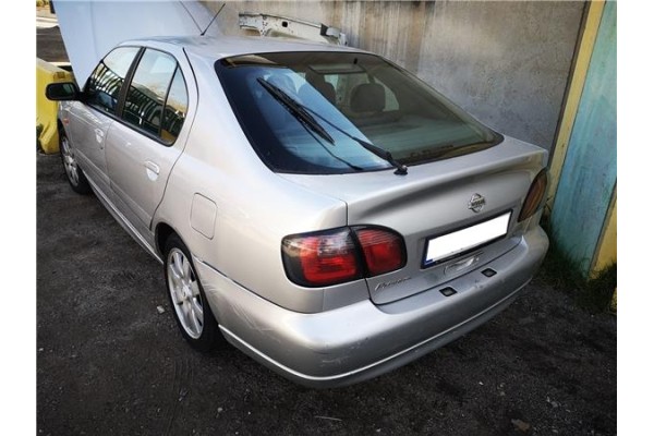 nissan primera berlina (p11) del año 2000
