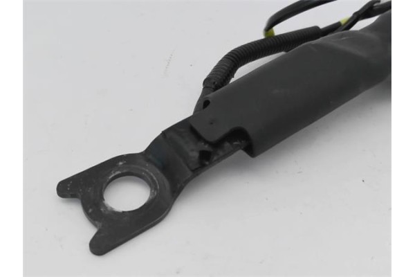Recambio de anclaje cinturon delantero izquierdo para toyota aygo (kgb/wnb) 1.0 básico referencia OEM IAM 732300H021B2  