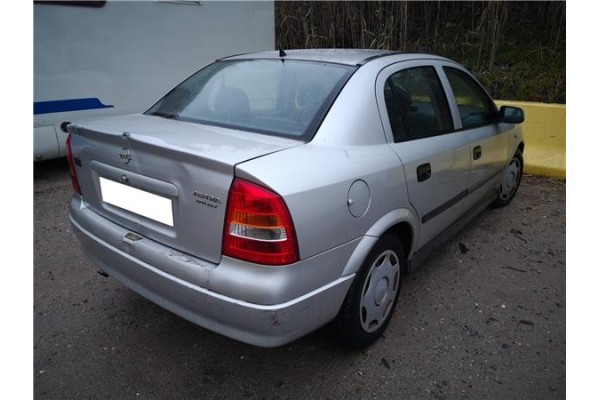 opel astra g berlina del año 2001