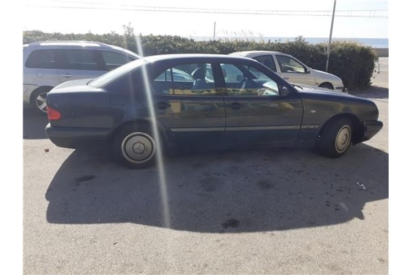 mercedes-benz clase e (bm 210) berlina del año 1996