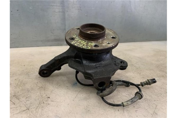 Recambio de mangueta delantero derecha para renault trafic ii furgón (fl) 2.5 dti referencia OEM IAM 8200630533  