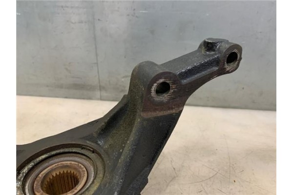Recambio de mangueta delantero derecha para renault trafic ii furgón (fl) 2.5 dti referencia OEM IAM 8200630533  