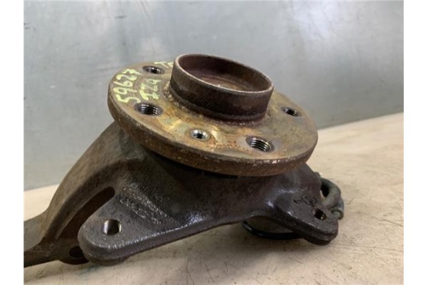 Recambio de mangueta delantero izquierda para renault trafic ii furgón (fl) 2.5 dti referencia OEM IAM 8200630474  