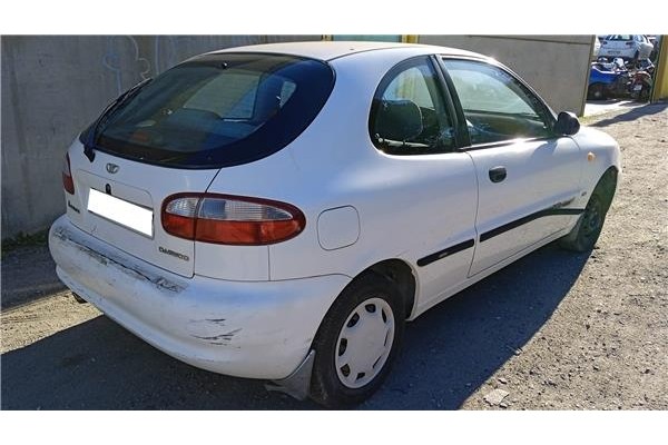 daewoo lanos del año 2000