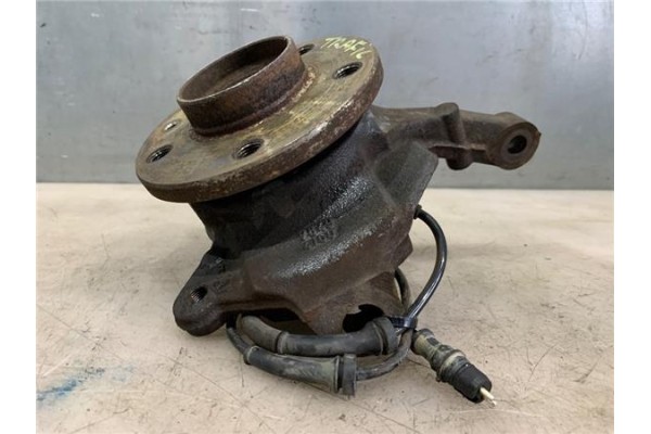 Recambio de mangueta delantero izquierda para renault trafic ii furgón (fl) 2.5 dti referencia OEM IAM 8200630474  