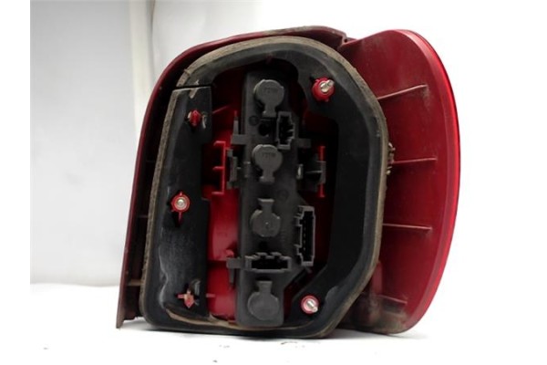 Recambio de piloto trasero izquierdo para volkswagen polo iii berlina (6n2) 1.9 trendline referencia OEM IAM 6N0945257B  