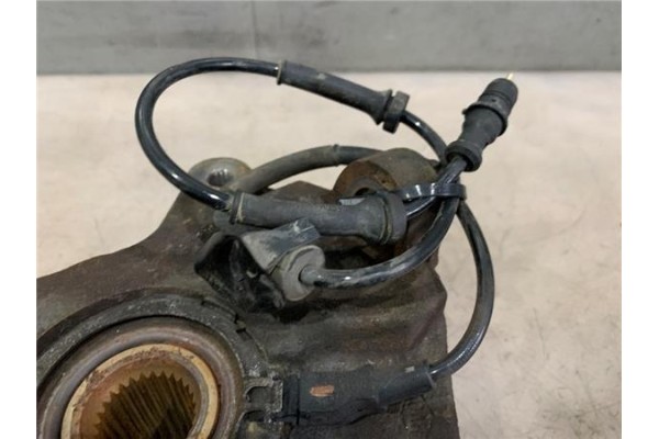 Recambio de mangueta delantero izquierda para renault trafic ii furgón (fl) 2.5 dti referencia OEM IAM 8200630474  