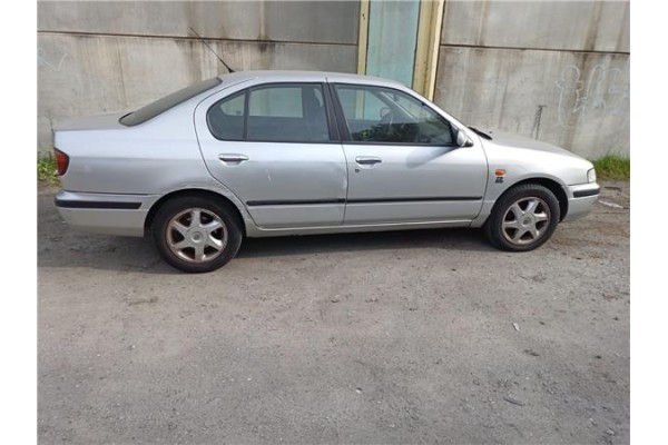 nissan primera berlina (p11) del año 1999