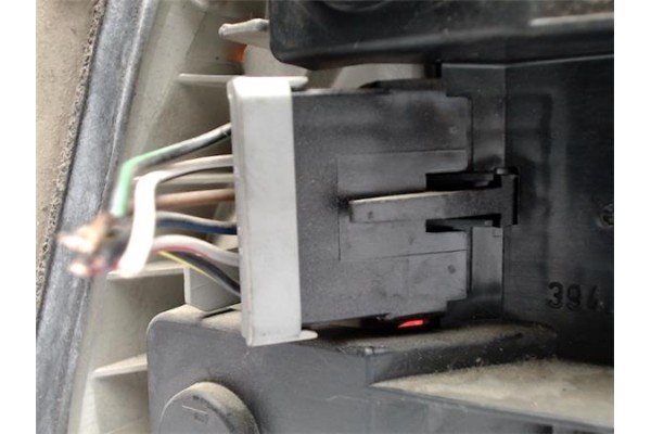 Recambio de piloto trasero derecho para opel astra f berlina 1.7 tds referencia OEM IAM 394448  