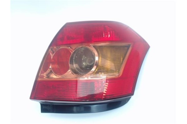 Recambio de piloto trasero derecho para toyota corolla (e12) 2.0 d-4d referencia OEM IAM 8155102300 2202263 8155113650 , TOYOTA 