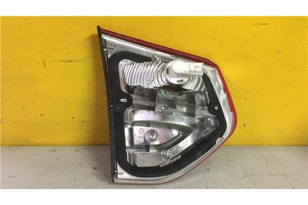 Recambio de piloto interior derecho para citroen c4 picasso 2.0 avatar referencia OEM IAM 9653547677  