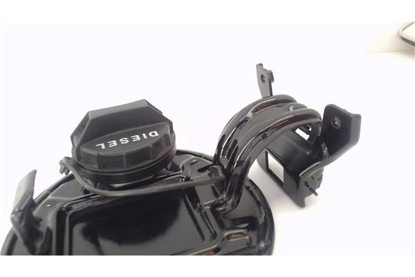 Recambio de tapa exterior combustible para kia carnival 2.9 crdi referencia OEM IAM 695104D100  