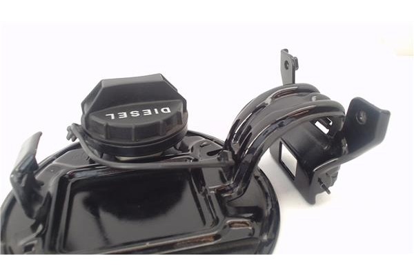 Recambio de tapa exterior combustible para kia carnival 2.9 crdi referencia OEM IAM 695104D100  