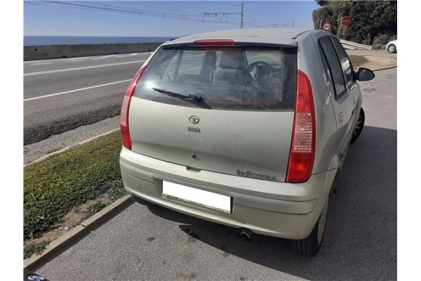tata indica (40_v2) del año 2008