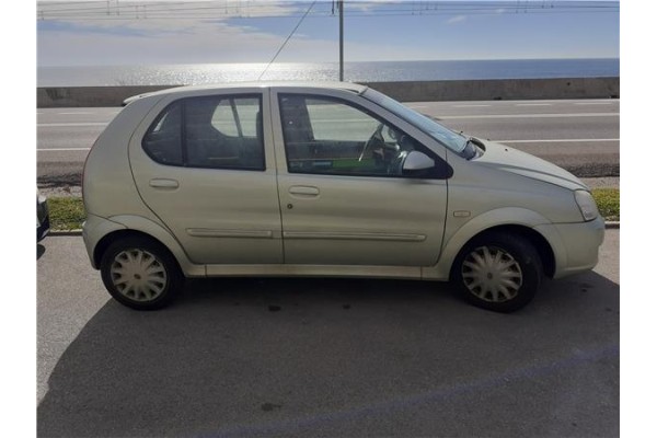 tata indica (40_v2) del año 2008