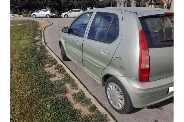 tata indica (40_v2) del año 2008