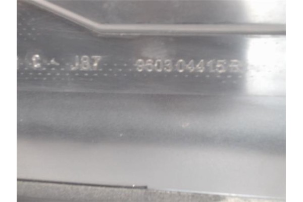 Recambio de aleron trasero para renault captur i 0.9 zen referencia OEM IAM 960304415R  