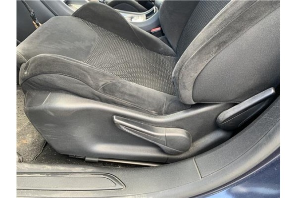 Recambio de juego asientos para citroen c5 tourer 2.0 business class referencia OEM IAM 8846P2 8852T1 