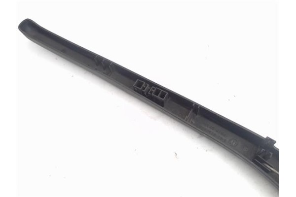 Recambio de brazo limpiaparabrisas trasero para bmw serie 3 touring (e46) 2.0 320d referencia OEM IAM 61628220830  