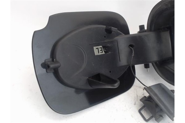 Recambio de tapa exterior combustible para renault clio iii 1.5 dci referencia OEM IAM 8200290092  