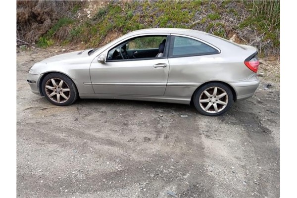 mercedes-benz clase c (bm 203) sportcoupe del año 2004