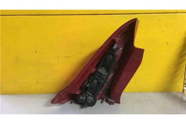 Recambio de piloto trasero derecho para citroen c4 berlina 1.4 collection referencia OEM IAM 9646801677  