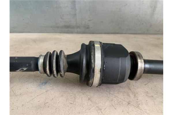 Recambio de palier delantero derecho para renault trafic ii furgón (fl) 2.5 dti referencia OEM IAM 8200169163  