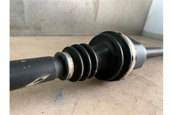 Recambio de palier delantero derecho para renault trafic ii furgón (fl) 2.5 dti referencia OEM IAM 8200169163  