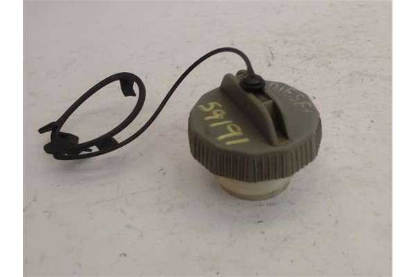 Recambio de tapa exterior combustible para mazda 3 sedán (bk) 1.6 di turbo referencia OEM IAM BN8V42410D BN8V 