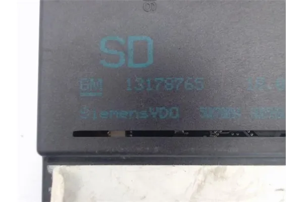 Recambio de ordenador de abordo para opel vectra c berlina referencia OEM IAM 13178765 5WK70094 