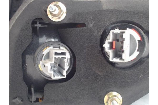 Recambio de piloto trasero izquierdo para mazda 3 sedán (bk) 1.6 di turbo referencia OEM IAM BN9A51160D  