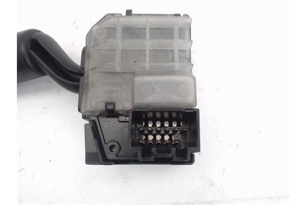 Recambio de mando limpiaparabrisas para mazda 3 sedán (bk) 1.6 di turbo referencia OEM IAM 17D682  