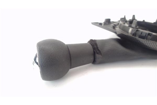 Recambio de pomo palanca cambio para citroen c4 coupe 1.6 vtr plus referencia OEM IAM 9652806777  