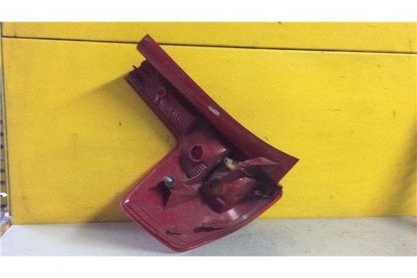 Recambio de piloto trasero derecho para citroen c4 berlina 1.4 collection referencia OEM IAM 9655863980  