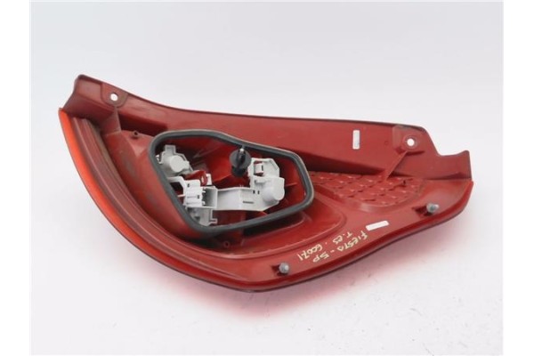 Recambio de piloto trasero izquierdo para ford fiesta vi 1.6 tdci referencia OEM IAM 8A6113405A  