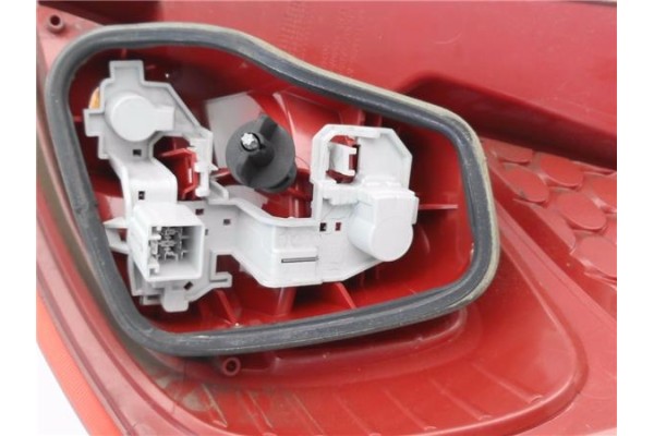 Recambio de piloto trasero izquierdo para ford fiesta vi 1.6 tdci referencia OEM IAM 8A6113405A  
