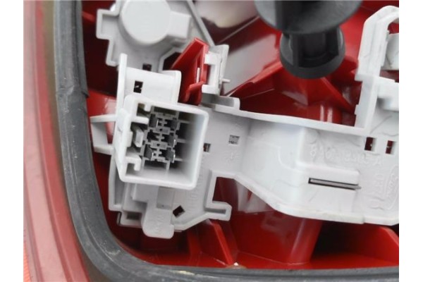 Recambio de piloto trasero izquierdo para ford fiesta vi 1.6 tdci referencia OEM IAM 8A6113405A  