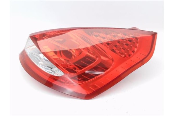 Recambio de piloto trasero derecho para ford fiesta vi 1.6 tdci referencia OEM IAM 8A6113404A  