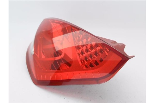Recambio de piloto trasero derecho para ford fiesta vi 1.6 tdci referencia OEM IAM 8A6113404A  