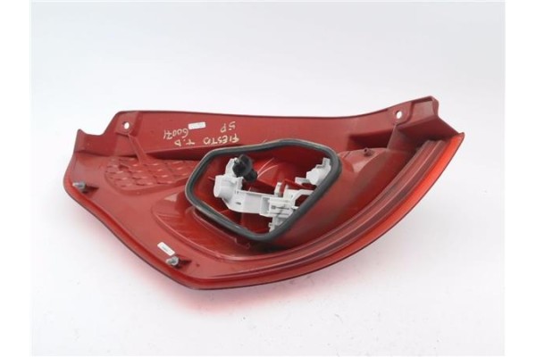 Recambio de piloto trasero derecho para ford fiesta vi 1.6 tdci referencia OEM IAM 8A6113404A  