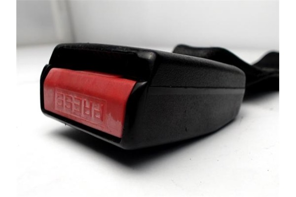Recambio de anclaje cinturon trasero derecho para peugeot 206 1.4 i referencia OEM IAM 4251092  