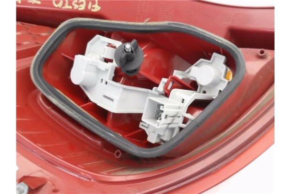 Recambio de piloto trasero derecho para ford fiesta vi 1.6 tdci referencia OEM IAM 8A6113404A  