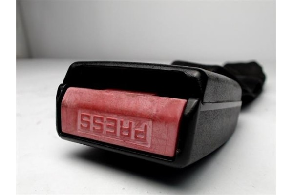 Recambio de anclaje cinturon trasero izquierdo para peugeot 206 1.4 i referencia OEM IAM 4251092  