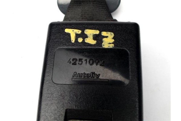 Recambio de anclaje cinturon trasero izquierdo para peugeot 206 1.4 i referencia OEM IAM 4251092  