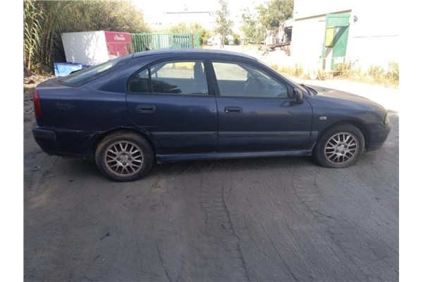 mitsubishi carisma berlina 5 (da0) del año 2003