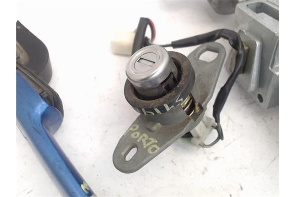 Recambio de llave para mazda 3 sedán (bk) 1.6 di turbo referencia OEM IAM 3M513F880AC  