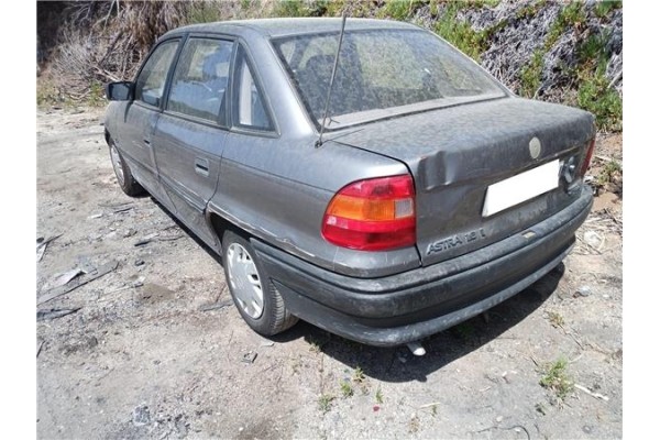 opel astra f berlina del año 1992