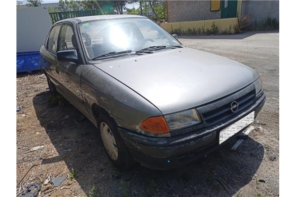 opel astra f berlina del año 1992